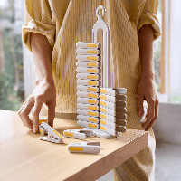 Set de 30 pinzas para ropa con soporte - PegStore | Joseph Joseph