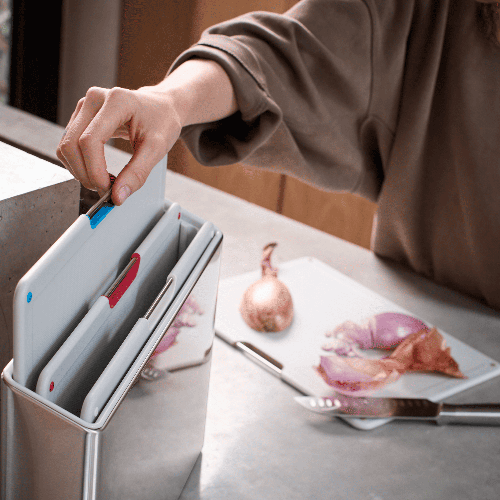 Set mit 4 Schneidebrettern und Edelstahlbox – Folio Steel – Joseph Joseph