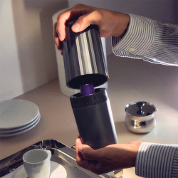 Esmagador de Cápsulas – Preto – Plissé – Alessi