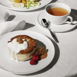 Conjunto de 4 Chávenas de Chá e Pires – Branco – Itsumo – Alessi