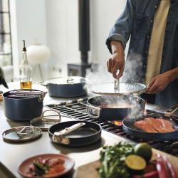 Sauté com Tampa e Pega Dobrável 28cm – Azul – Space – Joseph Joseph