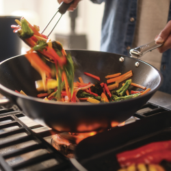 Wok com Tampa e Pega Dobrável 32cm – Azul – Space – Joseph Joseph