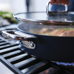 Caçarola com Tampa e Pega Dobrável 28cm – Azul – Space – Joseph Joseph