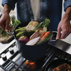 Panela com Tampa e Pega Dobrável 25cm – Azul – Space – Joseph Joseph