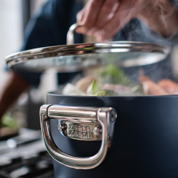 Panela com Tampa e Pega Dobrável 25cm – Azul – Space – Joseph Joseph