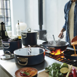 Panela com Tampa e Pega Dobrável 25cm – Azul – Space – Joseph Joseph