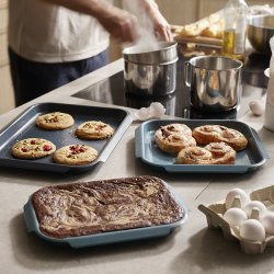 Conj. 3 Tabuleiros Anti-Aderentes para Forno – Azul – Nest Bake – Joseph Joseph