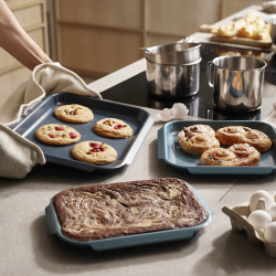 Conj. 3 Tabuleiros Anti-Aderentes para Forno – Azul – Nest Bake – Joseph Joseph