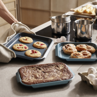 Conj. 3 Tabuleiros Anti-Aderentes para Forno – Azul – Nest Bake – Joseph Joseph