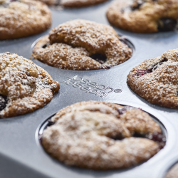 Tabuleiro Antiaderente para 12 Queques – Azul – Nest Bake – Joseph Joseph