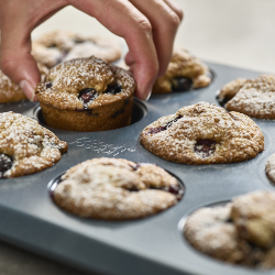 Tabuleiro Antiaderente para 12 Queques – Azul – Nest Bake – Joseph Joseph