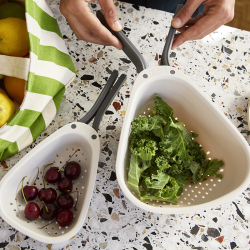 Escorredor Compacto Pequeno Pegas Dobráveis – Pedra – Droplet – Joseph Joseph