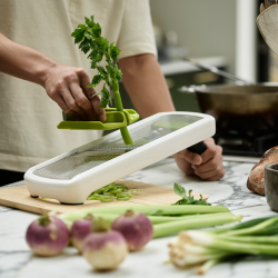 Mandolina Plus – Branco – Multi-Grip – Joseph Joseph