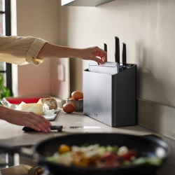 Conjunto de 8 Peças (Facas e Tábuas de Cortar) – Grafite – Folio Plus – Joseph Joseph