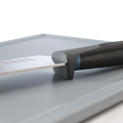 Conjunto de 8 Peças (Facas e Tábuas de Cortar) – Grafite – Folio Plus – Joseph Joseph