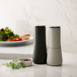 Conjunto de Moinho de Sal e Pimenta – Preto e Branco – Milltop – Joseph Joseph
