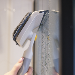 Utensílio de Limpeza de Vidros 2 em 1 – Pedra – CleanTech – Joseph Joseph