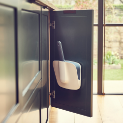 Vassoura e Pá para Fixar na Parede – Azul – Cleanstore – Joseph Joseph