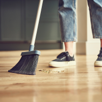 Vassoura de Fixar na Parede – Azul – Cleanstore – Joseph Joseph