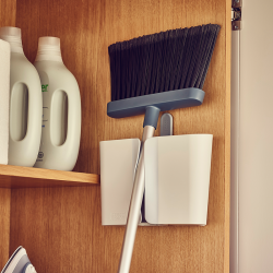 Vassoura de Fixar na Parede – Azul – Cleanstore – Joseph Joseph