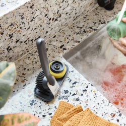 Conjunto Escova e Esponja com Suporte – Preto – SinkTech – Joseph Joseph