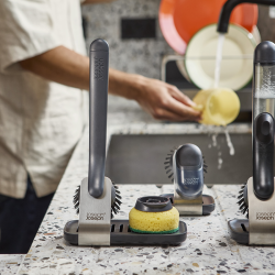 Conjunto Escova e Esponja com Suporte – Preto – SinkTech – Joseph Joseph