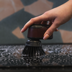 Escova com Doseador de Detergente e Suporte – Transparente – Sinktech – Joseph Joseph