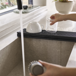 Escorredor Dobrável para Lava-Loiça – Cinza – Platform – Joseph Joseph