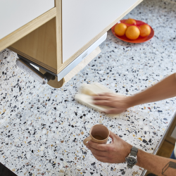 Suporte Rolo de Cozinha para Armário – Inox – RollGrip – Joseph Joseph