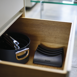 Suporte Arrumação para 3 Tampas – Preto – Space – Joseph Joseph