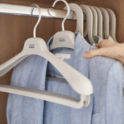 Conjunto de 2 Cabides para Fatos e Casacos – Beje Claro – Orderly – Joseph Joseph