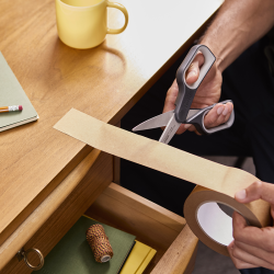 Tesoura Multiusos com Cortador de Caixas – Cinza – Cutplus – Joseph Joseph