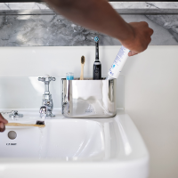 Organizador Grande para Escovas de Dentes – Inox – Easystore Luxe – Joseph Joseph