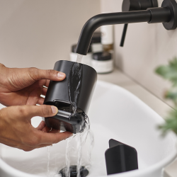 Suporte Pequeno para Escovas de Dentes – Preto Mate – Easystore – Joseph Joseph