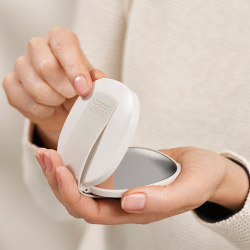 Espelho de Aumento Compacto 2-em-1 – Creme – Viva – Joseph Joseph