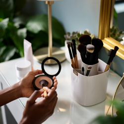 Copo para Pincéis de Maquilhagem – Creme – Viva – Joseph Joseph