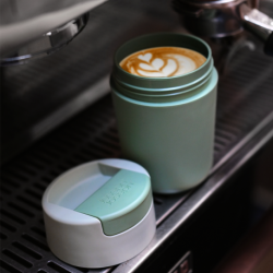 Copo de Viagem com Tampa Flip-Top Verde - Sipp - Joseph Joseph