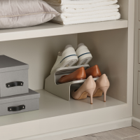 Rack de almacenamiento compacto para calzado color crudo - Shoe-In - Joseph Joseph