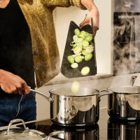 Planche à découper pliable Regular - Chop2Pot Plus - Joseph Joseph